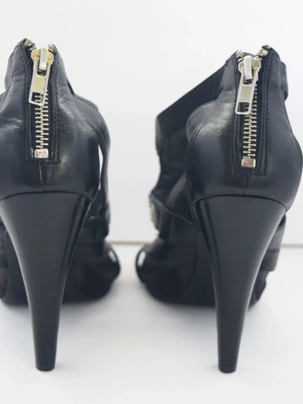 Nine West Women Size 8 Black Jeweled Beaded T-Strap Formal Sandal